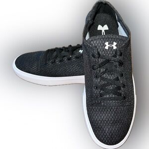 Under Armour Kickit 2 Low sneaker black unisex youth size 6 NWOB
